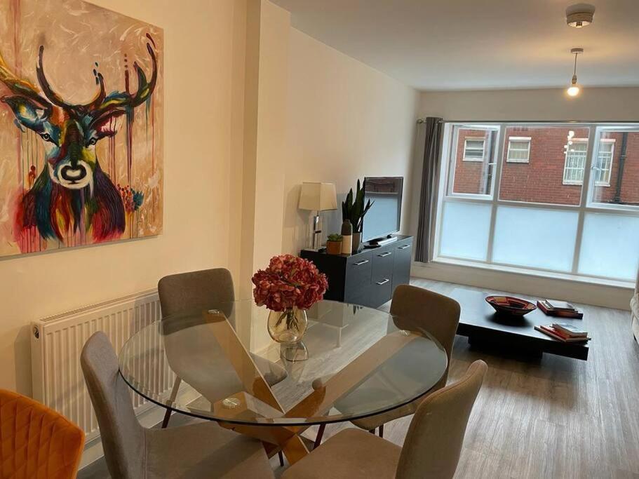 Stunning And Spacious 2Bed Flat In Central Вокінг Екстер'єр фото