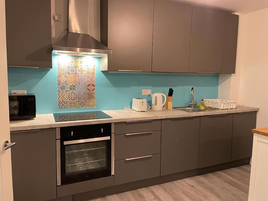 Stunning And Spacious 2Bed Flat In Central Вокінг Екстер'єр фото